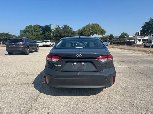 Used 2025 Toyota Corolla LE FWD image 5