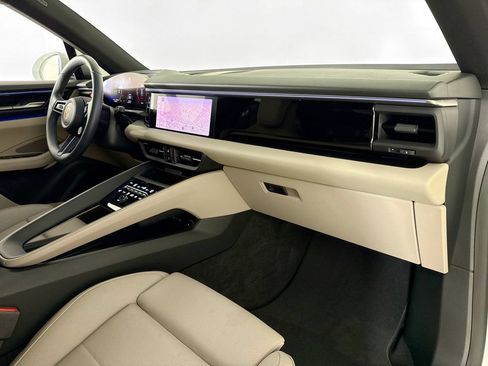 Certified 2025 Porsche Macan Electric RWD image 13