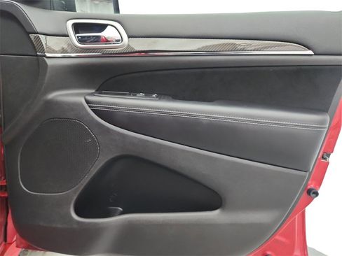 Used 2015 Jeep Grand Cherokee SRT image 27