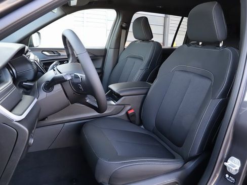 New 2025 Jeep Grand Cherokee L Laredo image 11