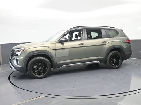 Used 2024 Volkswagen Atlas Peak Edition SE AWD/4WD image 2