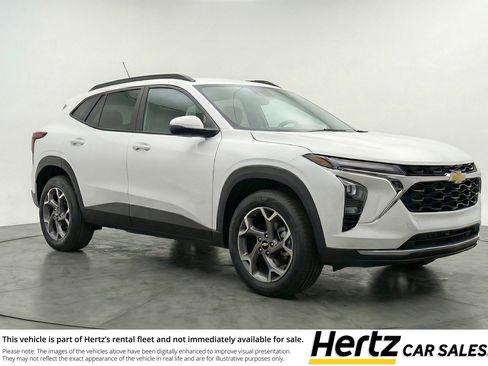 Used 2025 Chevrolet Trax LT image 1