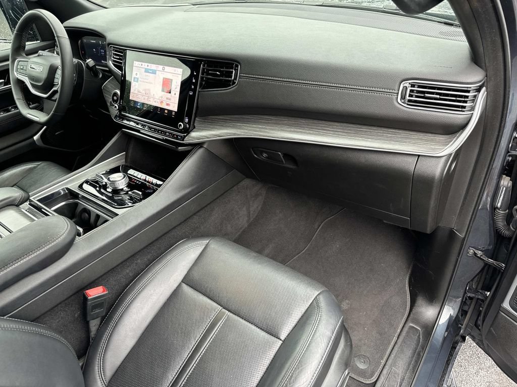 Used 2024 Jeep Wagoneer Series III AWD/4WD image 29