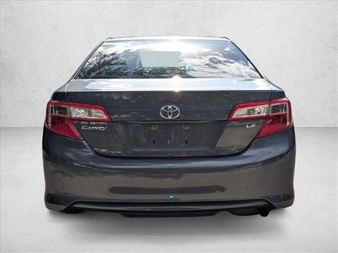 Used 2012 Toyota Camry LE image 5