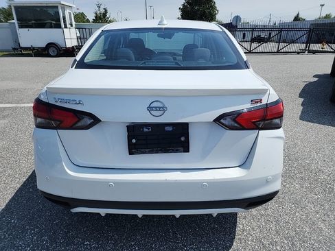 Used 2024 Nissan Versa SR image 7