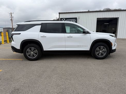 Used 2026 Chevrolet Traverse LT AWD/4WD image 4
