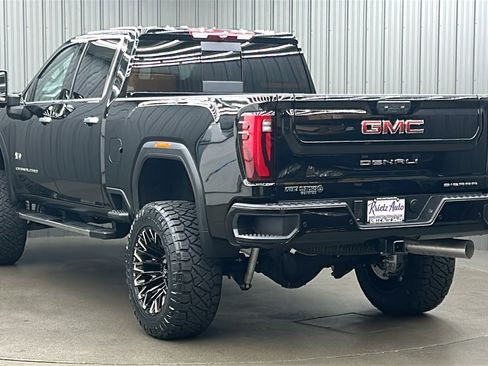 Used 2025 GMC Sierra 3500 Denali image 3