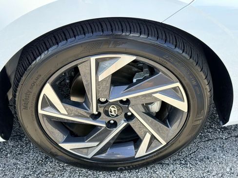 Used 2025 Hyundai Elantra Sport image 14