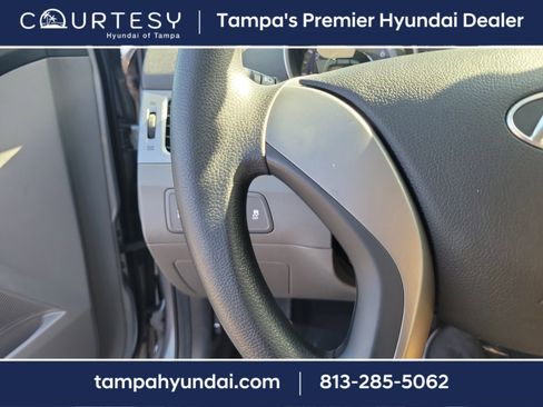 Used 2015 Hyundai Elantra SE image 25