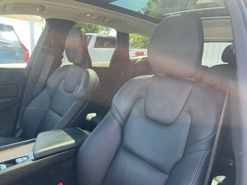 Used 2022 Volvo XC60 B5 Momentum w/ Climate Package AWD/4WD image 8