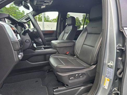 Certified 2025 GMC Yukon Denali AWD/4WD image 9