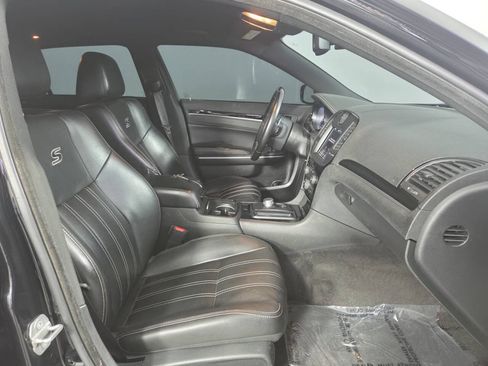 Used 2019 Chrysler 300 S RWD image 29