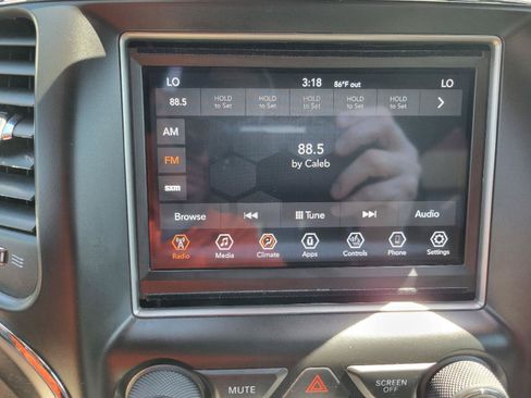 Used 2018 Jeep Grand Cherokee Laredo AWD/4WD image 17