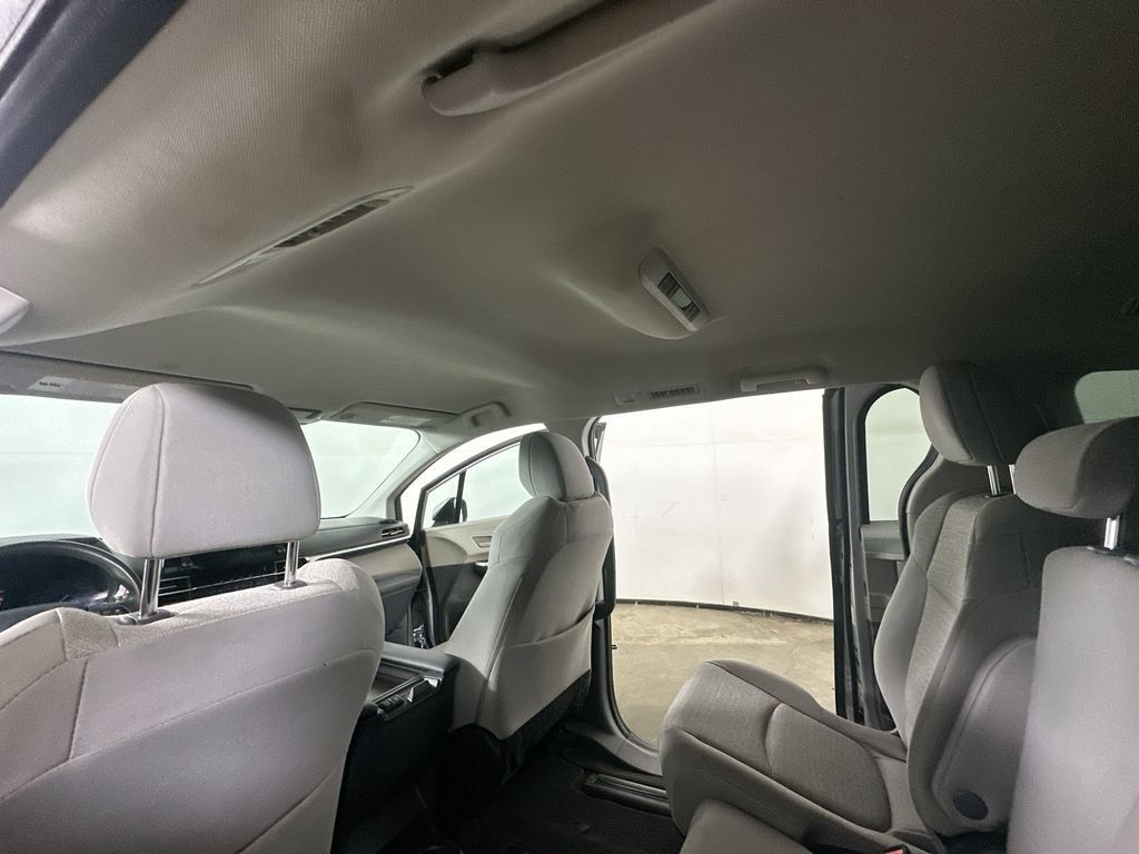 Used 2024 Toyota Sienna LE FWD image 15
