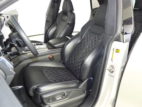 Used 2023 Audi SQ8 Premium Plus w/ SQ8 Luxury Package AWD/4WD image 22