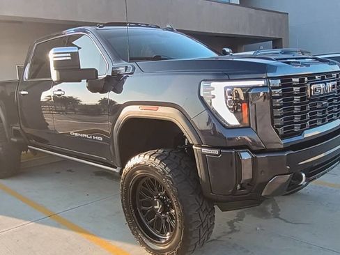 Used 2024 GMC Sierra 2500 Denali Ultimate image 2