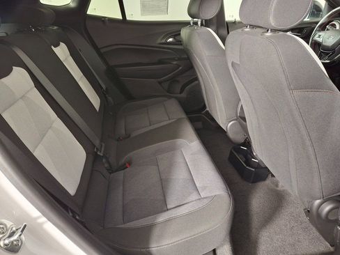 Used 2025 Chevrolet Trax RS w/ Sunroof Package image 29