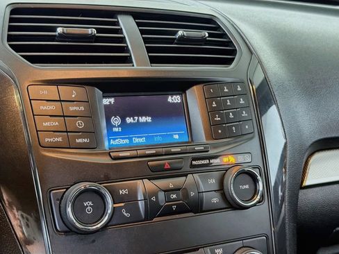 Used 2019 Ford Explorer XLT w/ Class III Trailer Tow Package FWD image 14