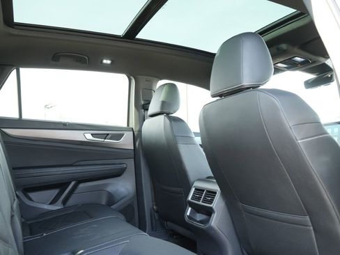 Used 2025 Volkswagen Atlas Cross Sport SE image 15