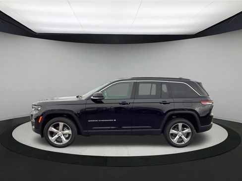 Used 2024 Jeep Grand Cherokee Limited w/ Luxury Tech Group II image 5