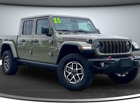Used 2025 Jeep Gladiator Rubicon AWD/4WD image 3