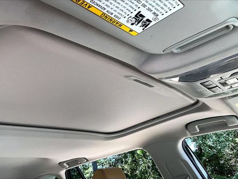 Used 2019 Toyota RAV4 XLE Premium FWD image 27