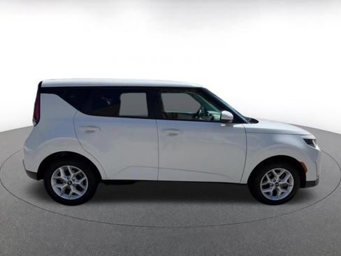 Used 2025 Kia Soul LX w/ LX Technology Package FWD image 16