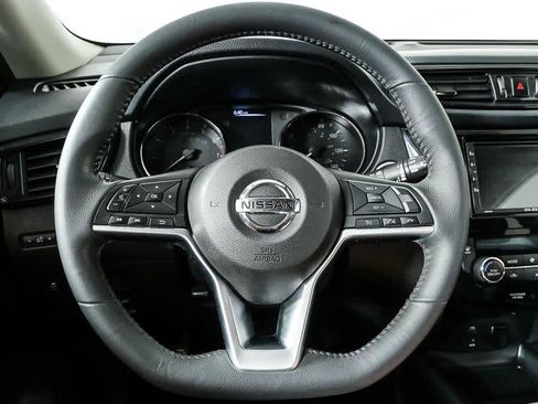 Used 2017 Nissan Rogue SV AWD/4WD image 9