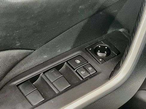 Used 2019 Toyota RAV4 LE AWD/4WD image 24