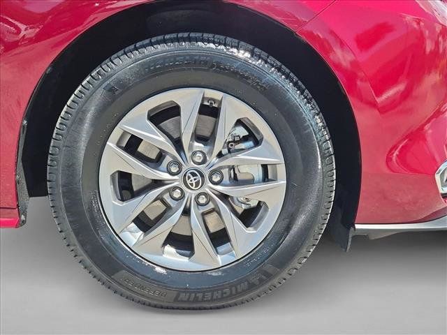Used 2023 Toyota Sienna XLE FWD image 23