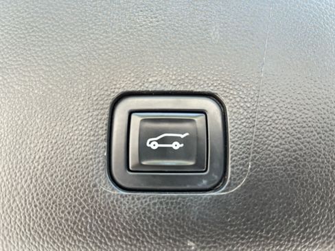 Used 2021 Chevrolet Traverse High Country AWD/4WD image 31