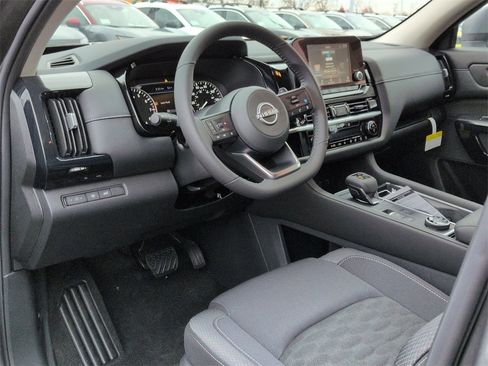 New 2025 Nissan Pathfinder SV image 9