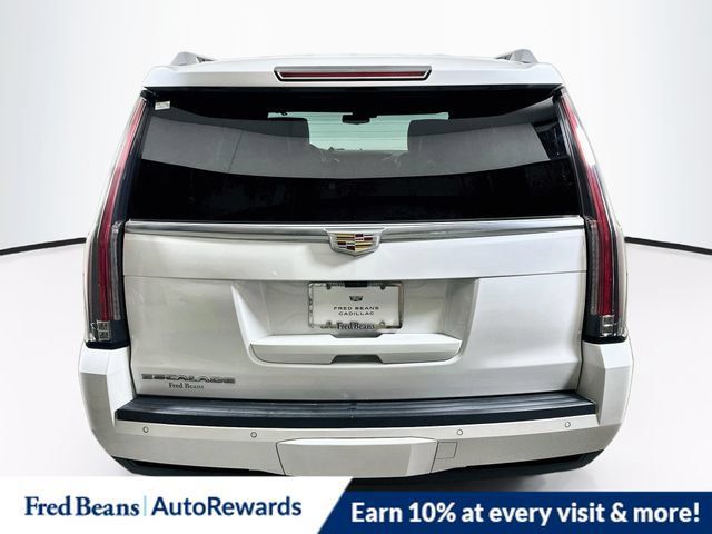 Used 2018 Cadillac Escalade Platinum AWD/4WD image 7