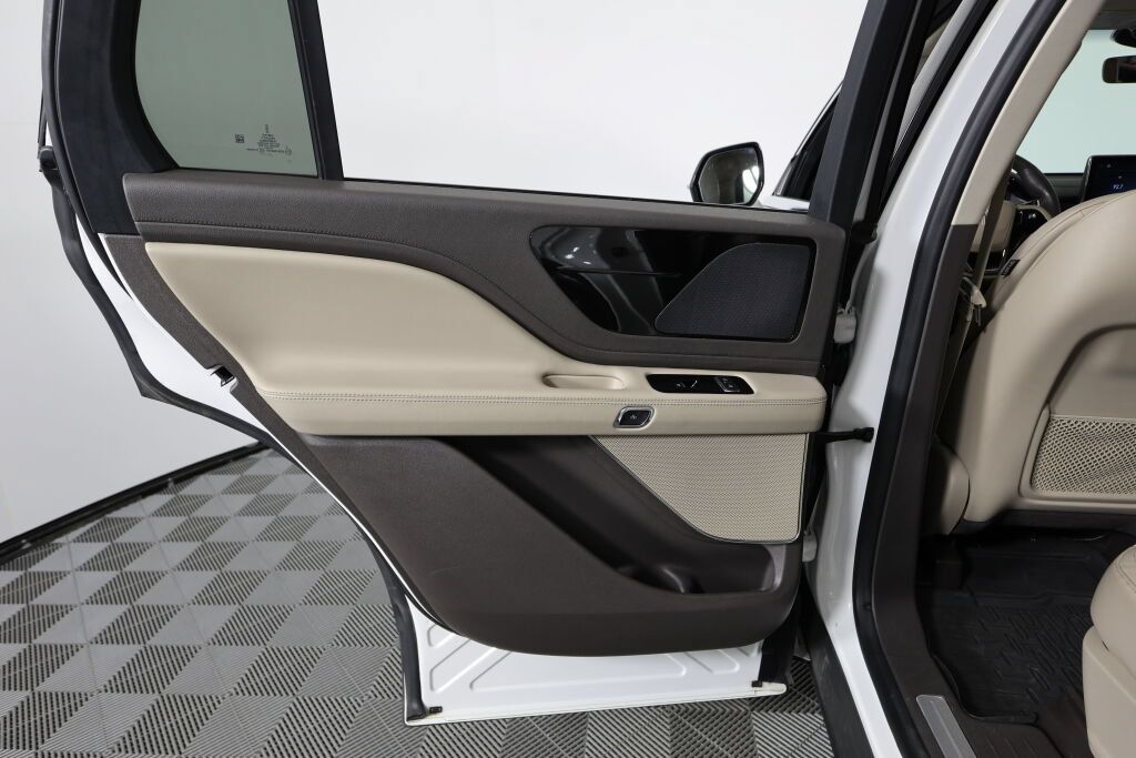 Used 2021 Lincoln Aviator AWD w/ Class IV Trailer Tow Package image 17