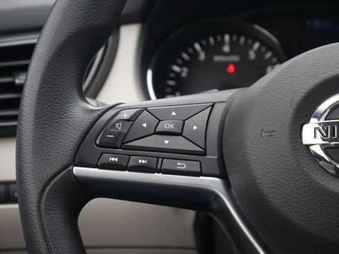 Used 2020 Nissan Rogue Sport SV FWD image 8