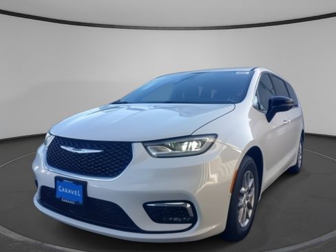 New 2026 Chrysler Pacifica Select image 1