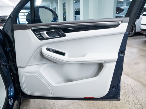 Used 2016 Porsche Macan S image 23