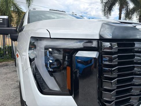 Used 2024 GMC Sierra 2500 Denali Ultimate AWD/4WD image 4
