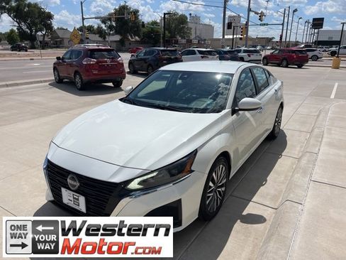 Used 2023 Nissan Altima 2.5 SV image 3
