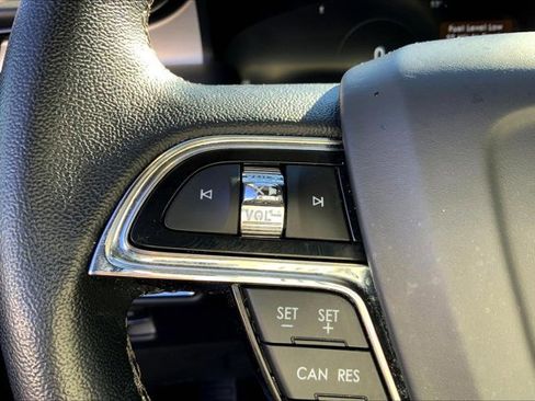 Used 2022 Lincoln Nautilus AWD w/ Premium Package image 16