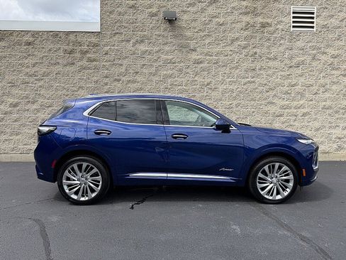 Used 2025 Buick Envision Avenir AWD/4WD image 2