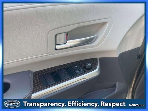 Used 2024 Toyota Sienna XLE image 19