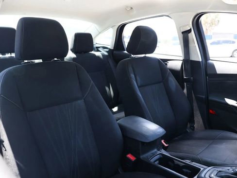 Used 2016 Ford Focus SE FWD image 19