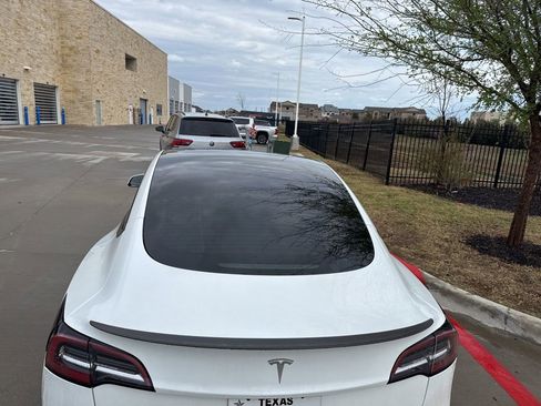 Used 2021 Tesla Model 3 Performance image 4