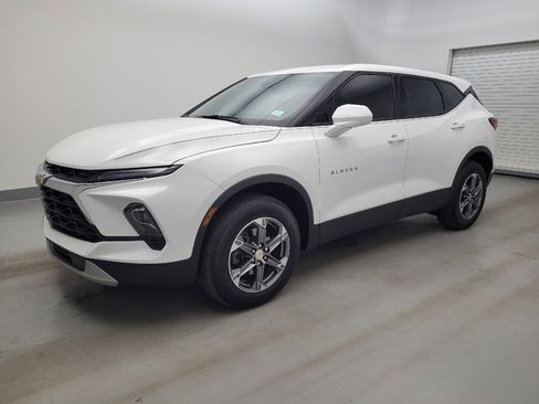 Used 2024 Chevrolet Blazer LT FWD image 2