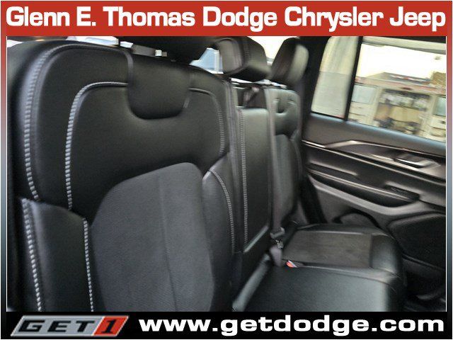 Used 2023 Jeep Grand Cherokee Altitude AWD/4WD image 28