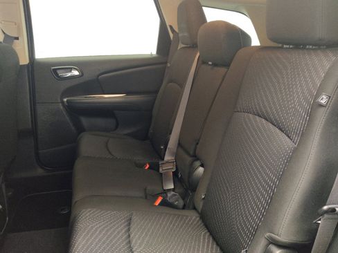 Used 2019 Dodge Journey SE FWD image 18