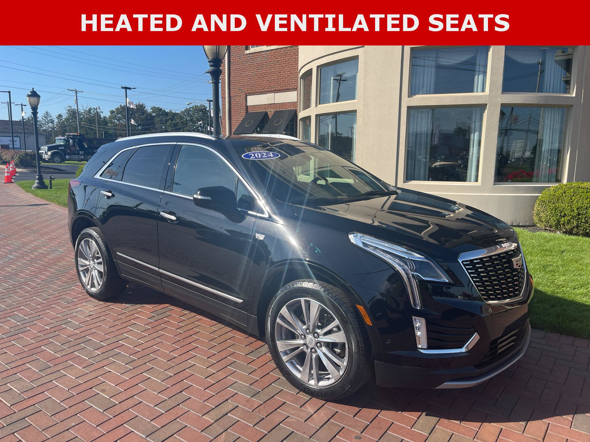Used 2024 Cadillac XT5 Premium Luxury w/ Technology Package AWD/4WD image 5