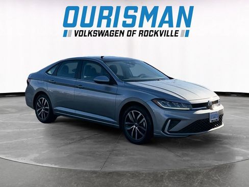 Used 2025 Volkswagen Jetta SE image 1