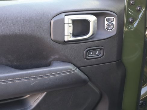 Used 2021 Jeep Wrangler Unlimited Sahara image 27